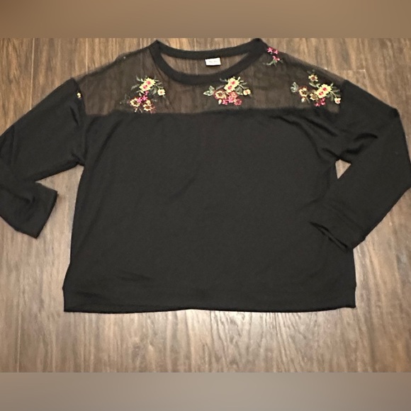 Impulsive long sleeve black sweater with gorgeous sheer shoulder size 2X - Picture 1 of 5